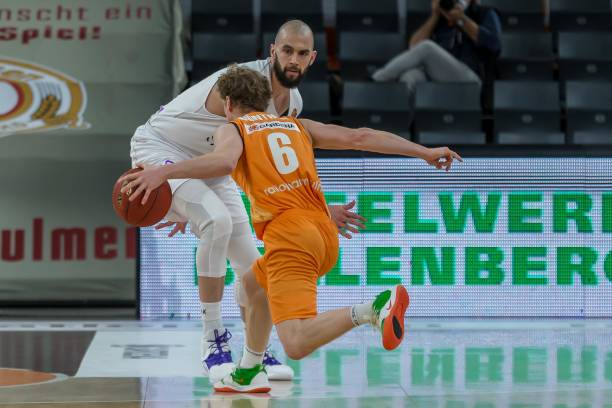 相较于丁俊 相较于丁俊